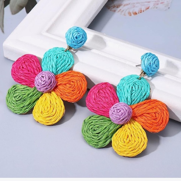 NWT - Raffia Straw Wrapped Flower Drop Dangle Earrings - Picture 3 of 4